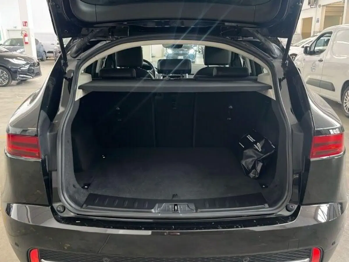 Jaguar E-Pace usata a Vicenza (9)