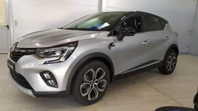 Renault Captur Full Hybrid E-Tech 145 CV Intens del 2021 usata a Muggia