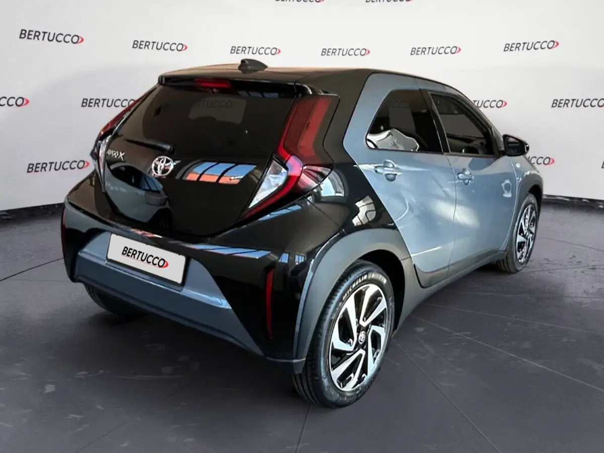 Toyota Aygo X nuova a Verona (4)