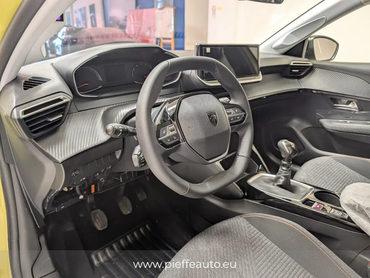 Peugeot 208 nuova a L'Aquila (11)