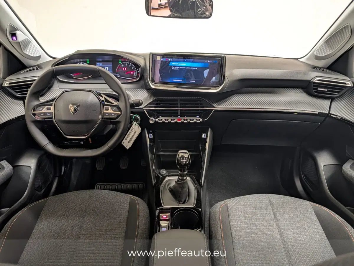 Peugeot 208 nuova a L'Aquila (16)