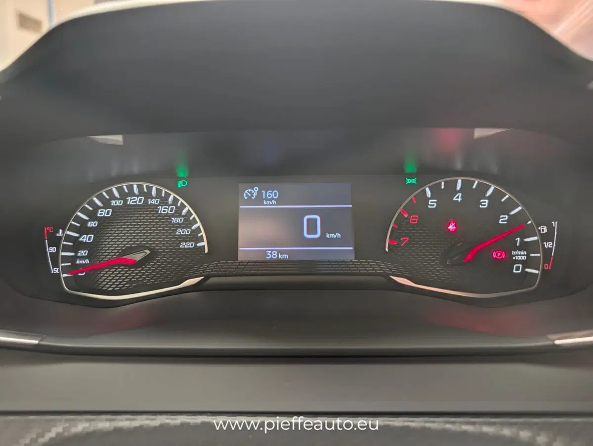 Peugeot 208 nuova a L'Aquila (18)