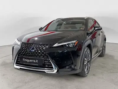 Lexus UX Hybrid 4WD Luxury del 2019 usata a Civate