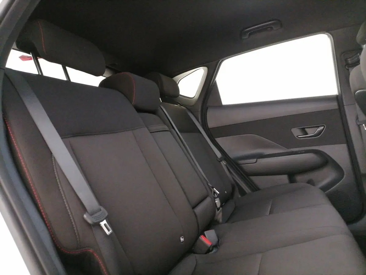 Hyundai Kona usata a Roma (8)