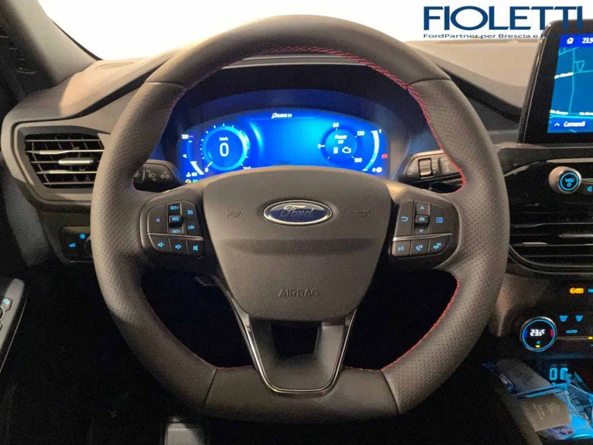 Ford Kuga nuova a Brescia (7)