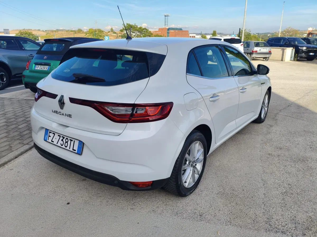 Renault Mégane usata a Matera (3)