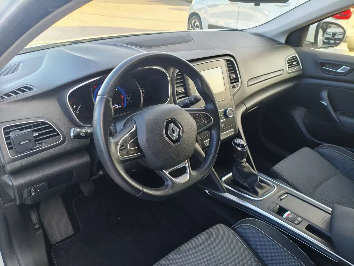 Renault Mégane usata a Matera (7)