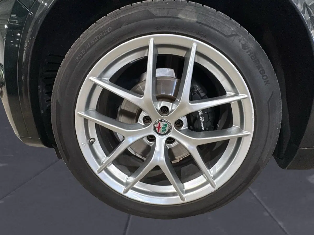 Alfa Romeo Stelvio usata a Agrigento (15)