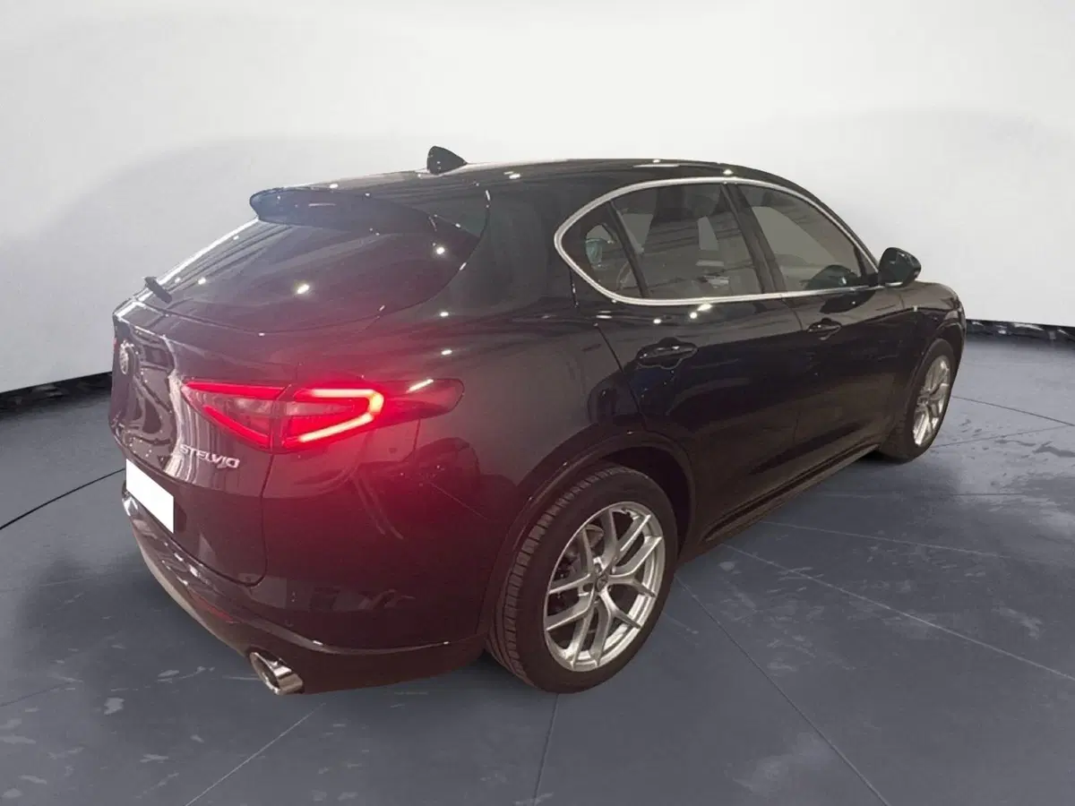 Alfa Romeo Stelvio usata a Agrigento (6)