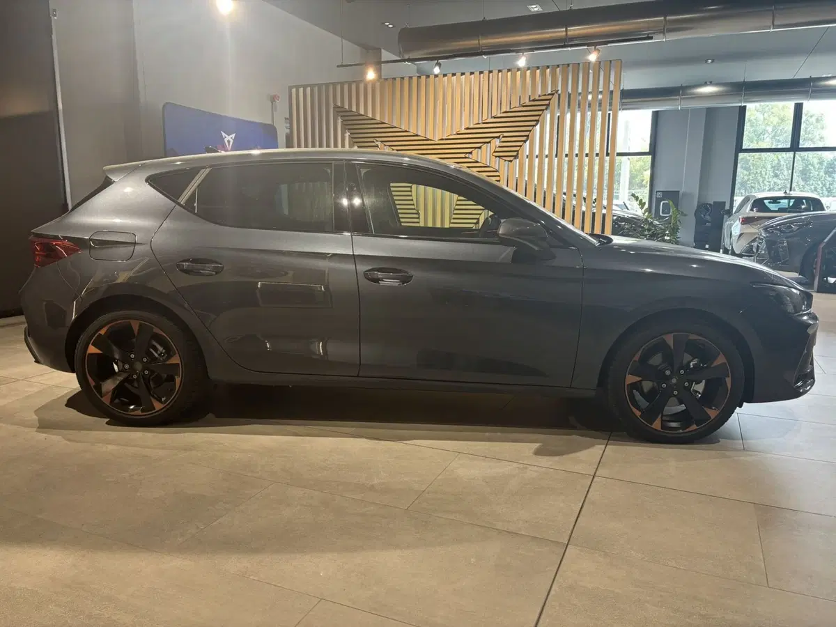 Cupra Leon nuova a Ferrara (4)