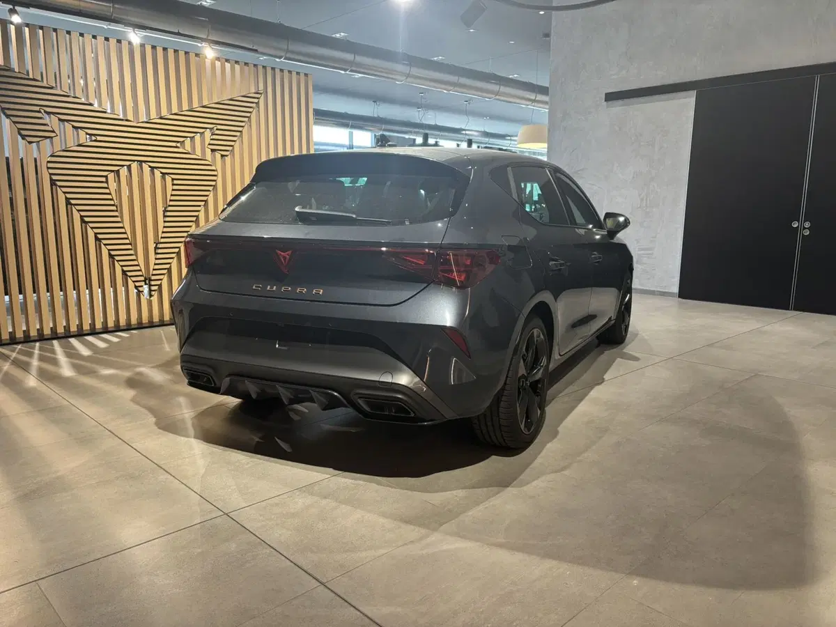 Cupra Leon nuova a Ferrara (5)