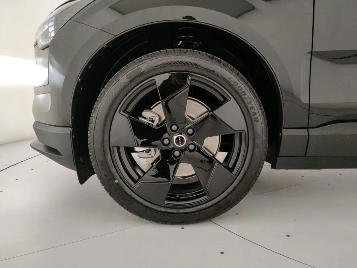 Volvo EX30 nuova a Como (7)