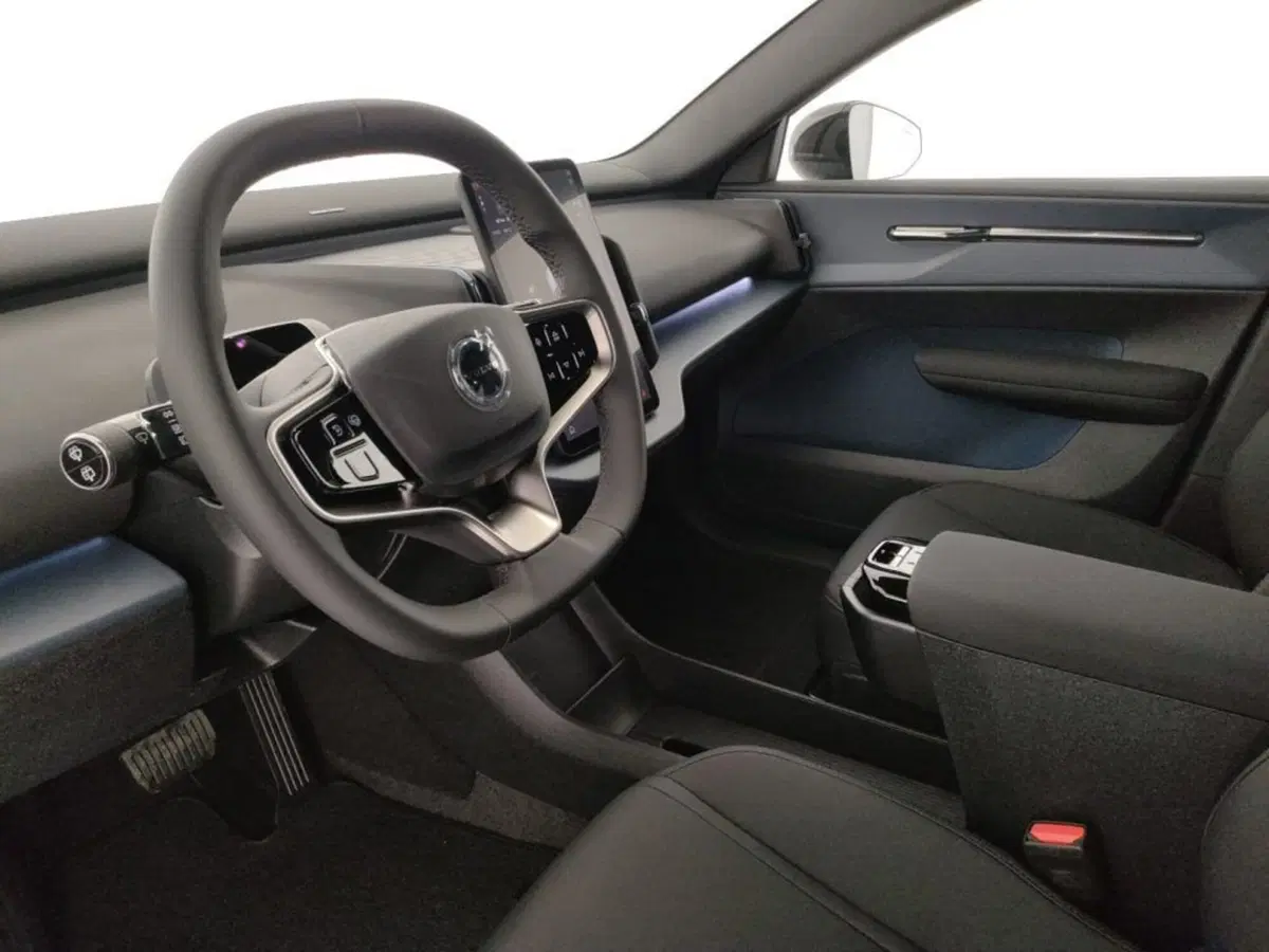 Volvo EX30 nuova a Como (8)