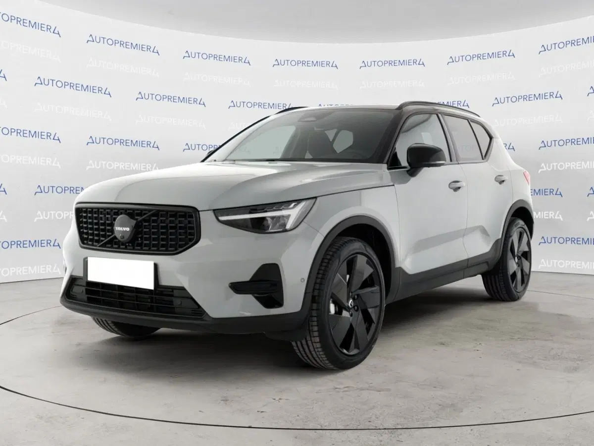 Volvo XC40 nuova a Como