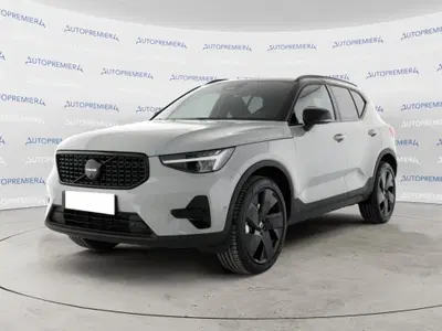 Volvo XC40 2.0 b3 Ultra Black Edition auto nuova a Como
