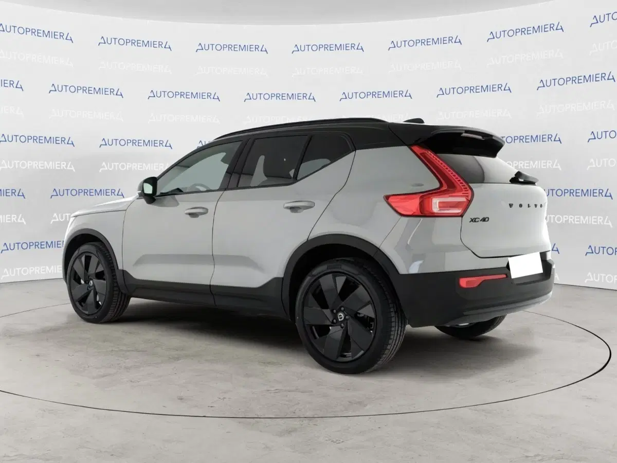 Volvo XC40 nuova a Como (2)