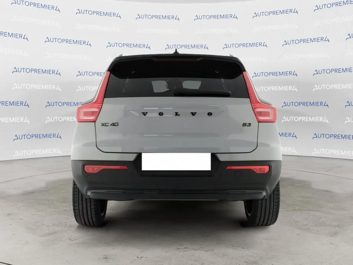 Volvo XC40 nuova a Como (3)
