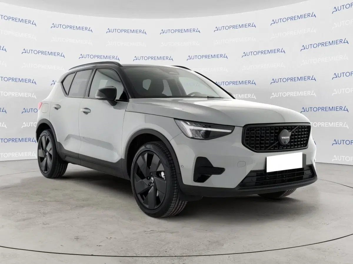 Volvo XC40 nuova a Como (5)