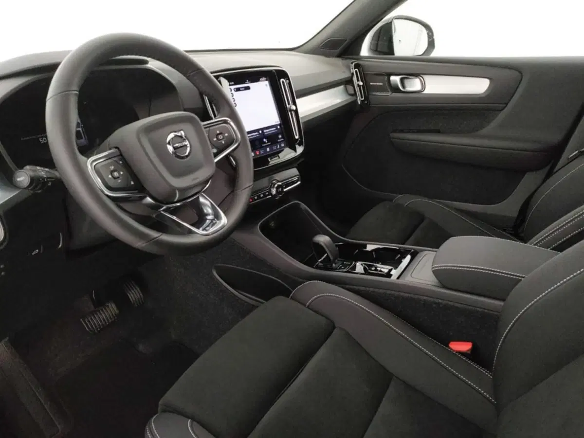Volvo XC40 nuova a Como (6)