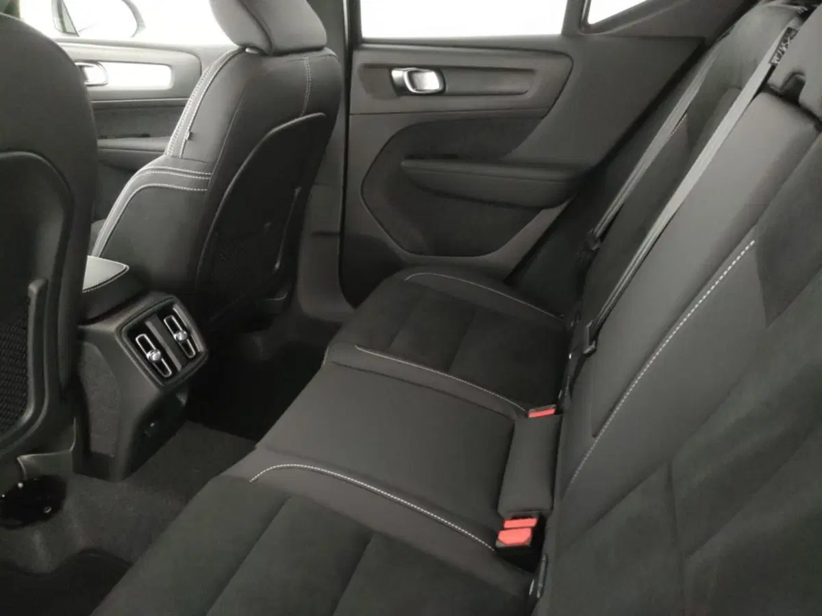 Volvo XC40 nuova a Como (7)