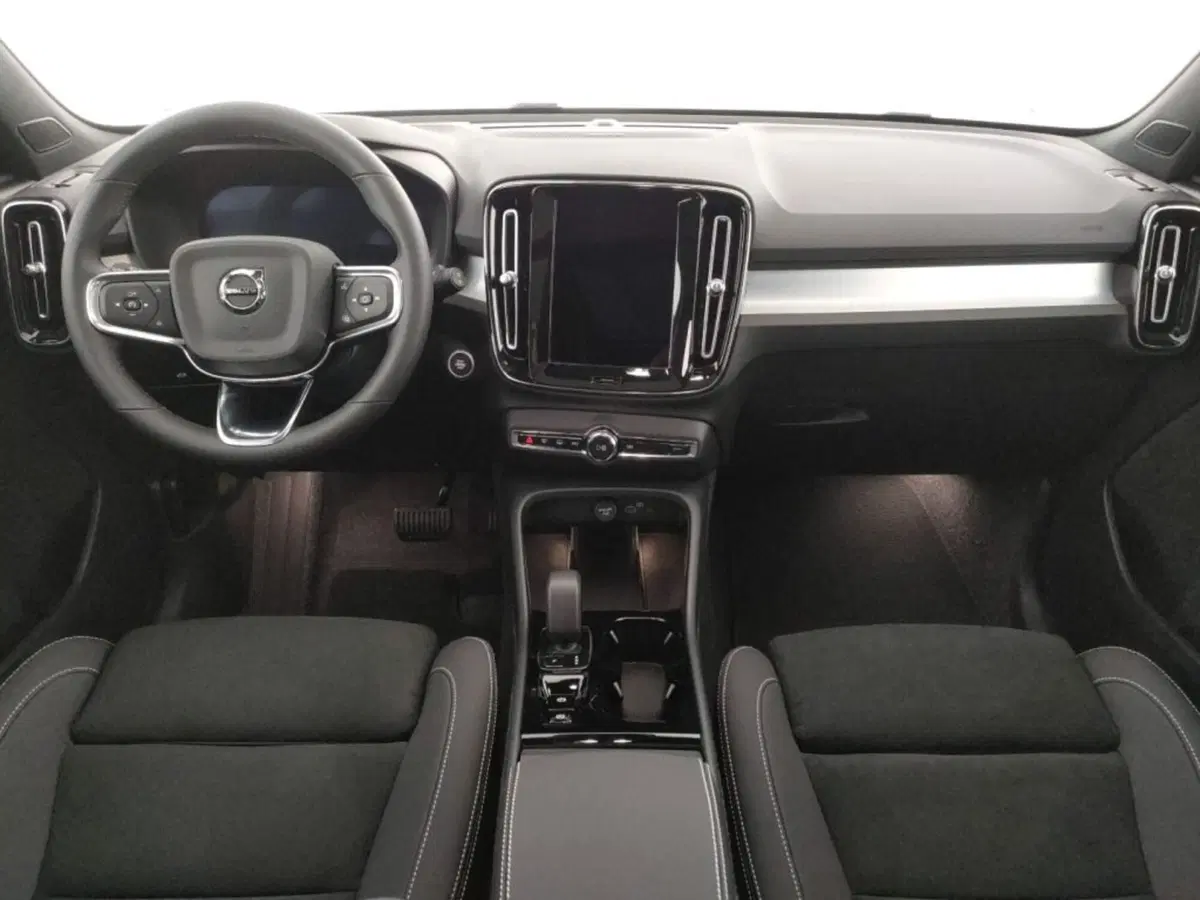 Volvo XC40 nuova a Como (8)