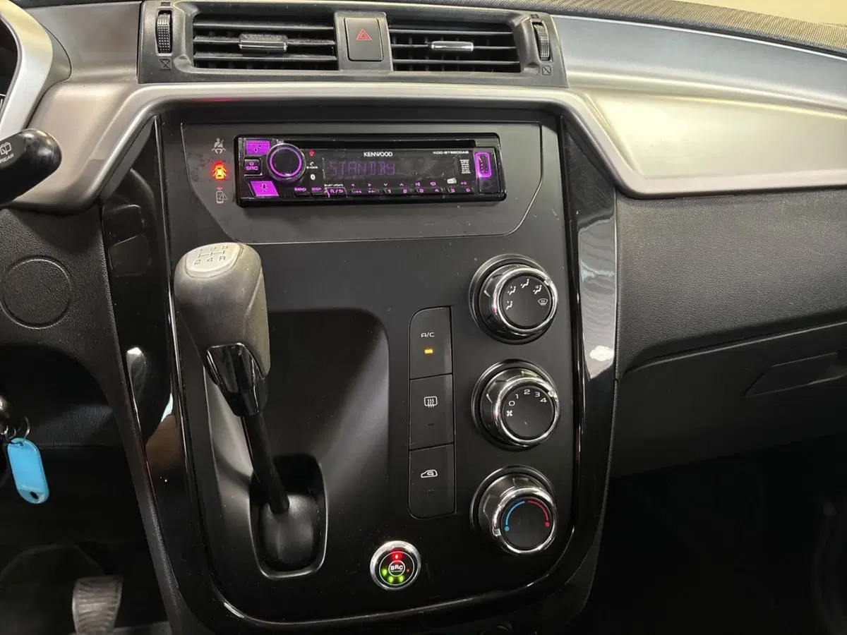 Mahindra KUV100 usata a Torino (12)