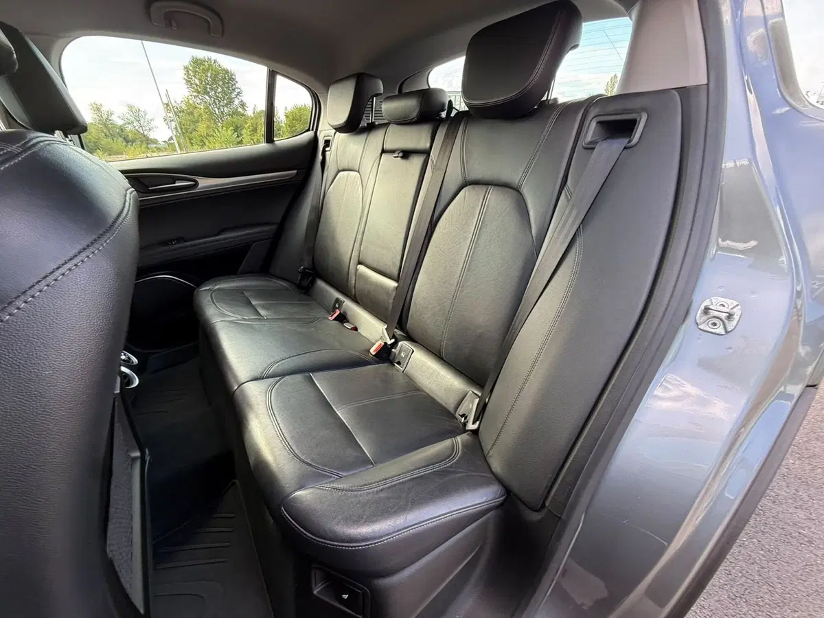 Alfa Romeo Stelvio usata a Udine (11)