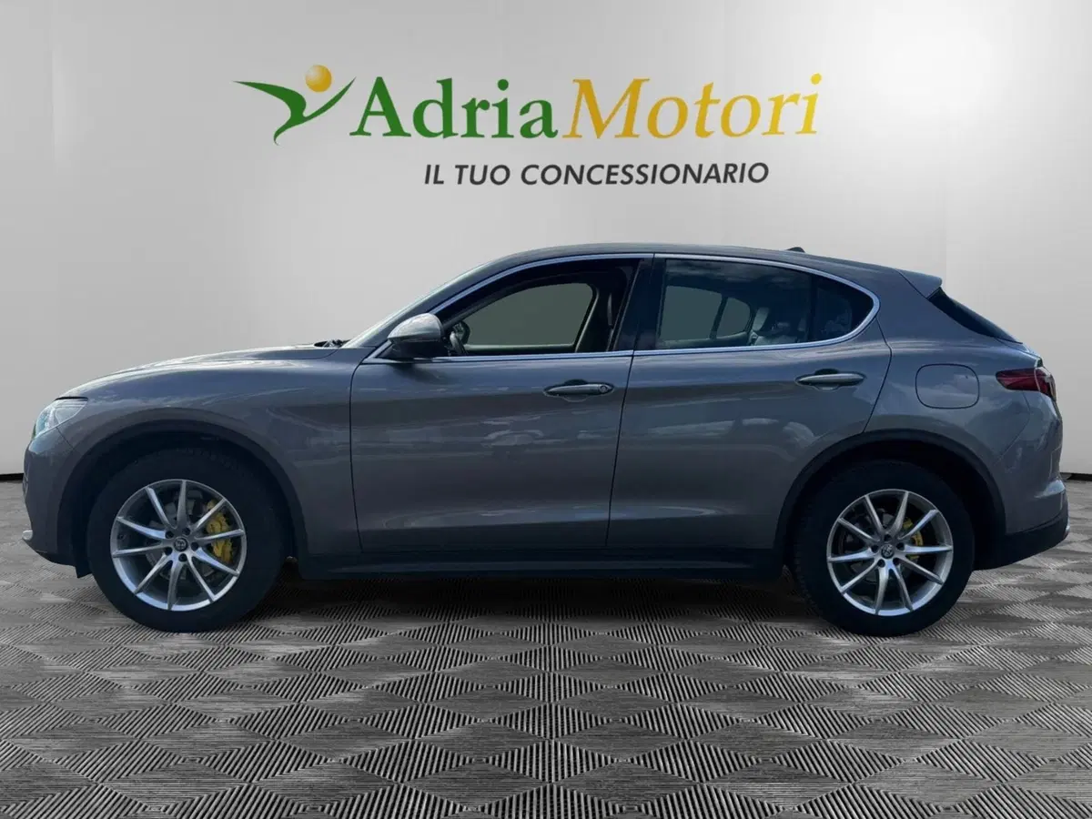 Alfa Romeo Stelvio usata a Udine (2)