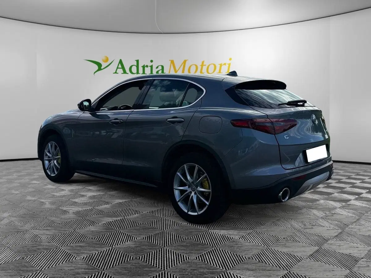 Alfa Romeo Stelvio usata a Udine (3)