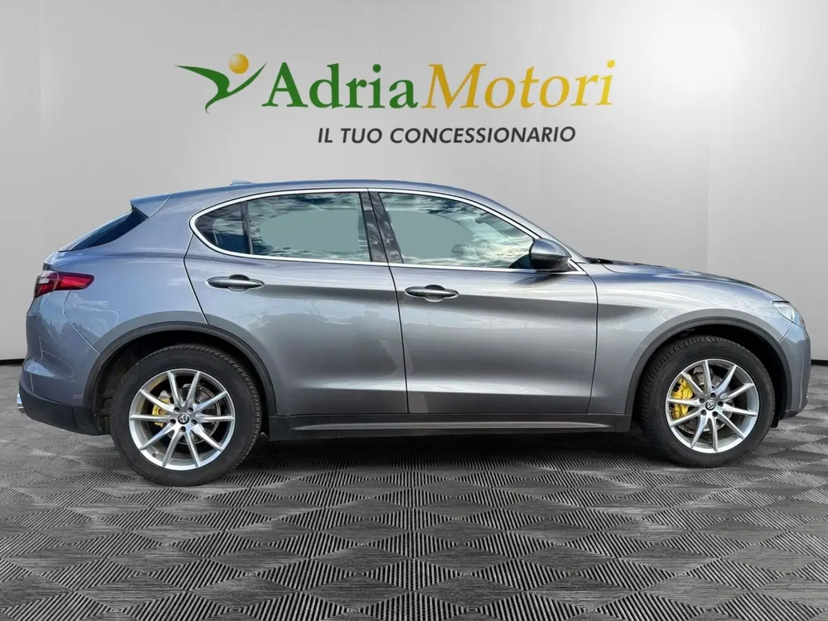 Alfa Romeo Stelvio usata a Udine (6)