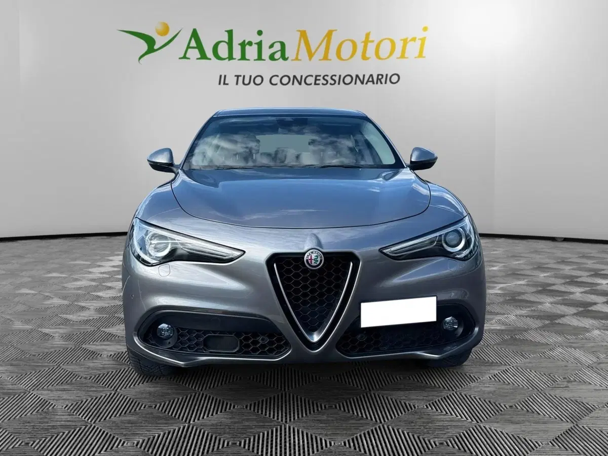 Alfa Romeo Stelvio usata a Udine (8)