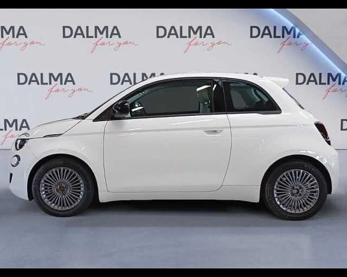 Fiat 500 nuova a Milano (2)