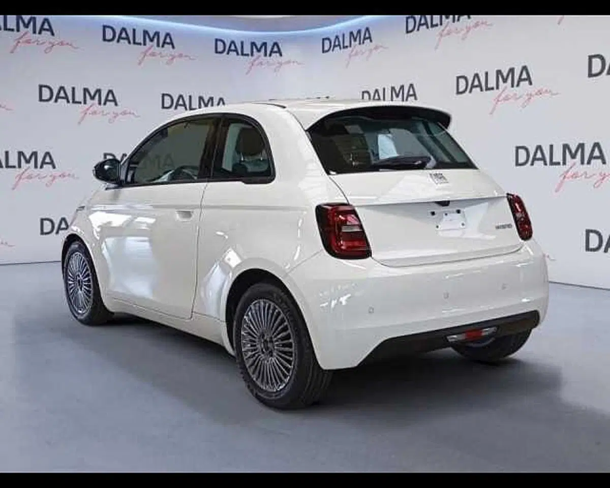 Fiat 500 nuova a Milano (3)