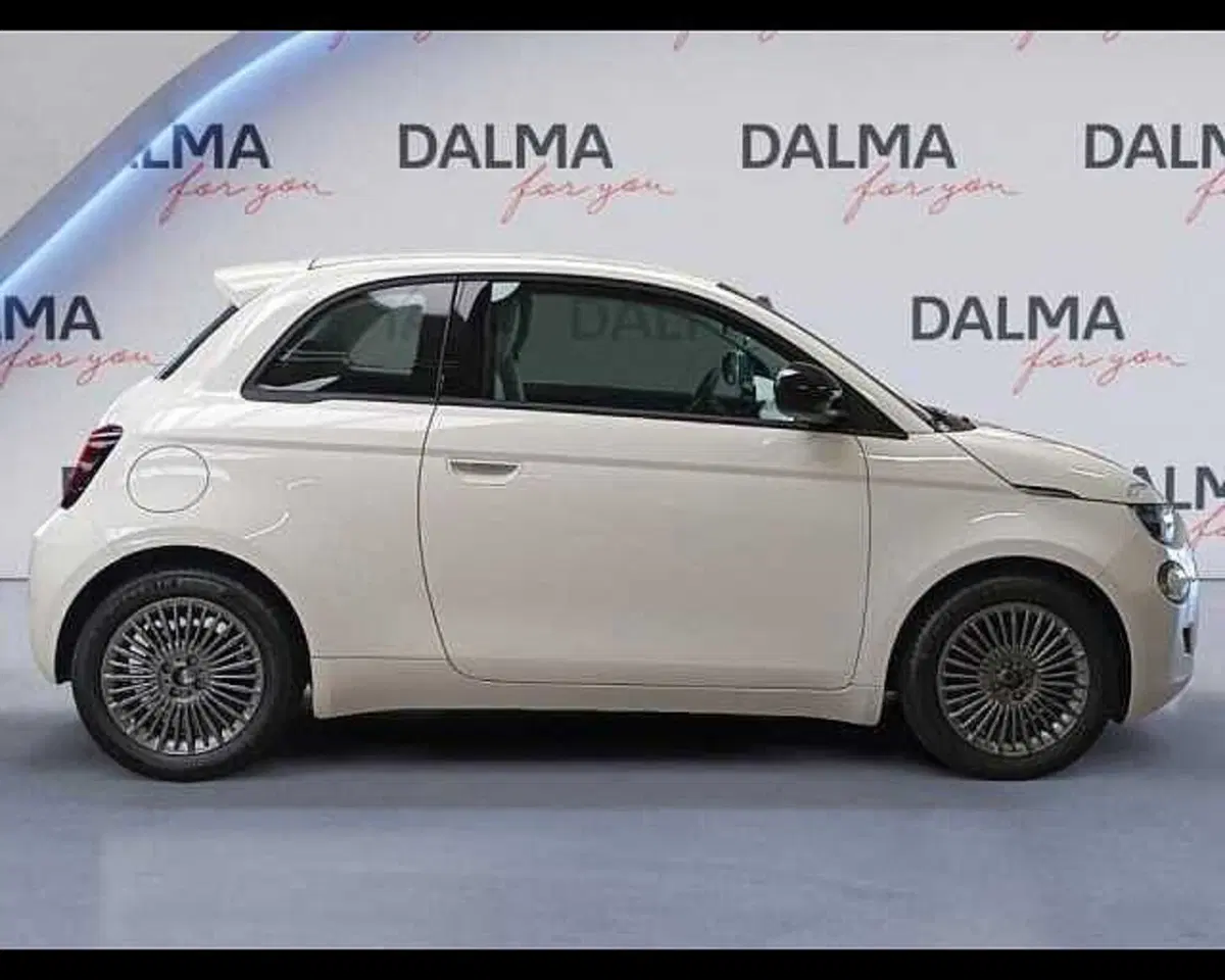 Fiat 500 nuova a Milano (6)