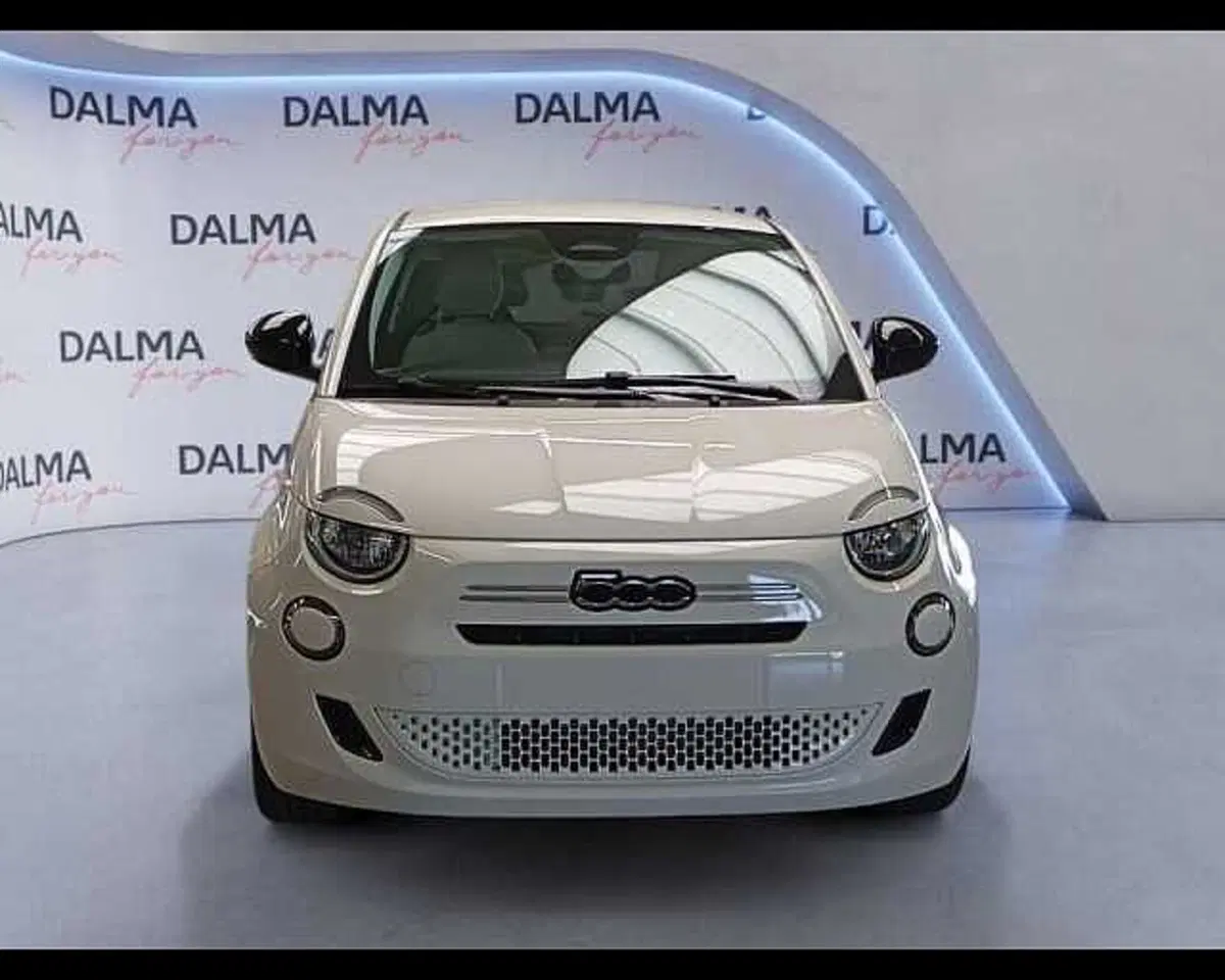 Fiat 500 nuova a Milano (8)