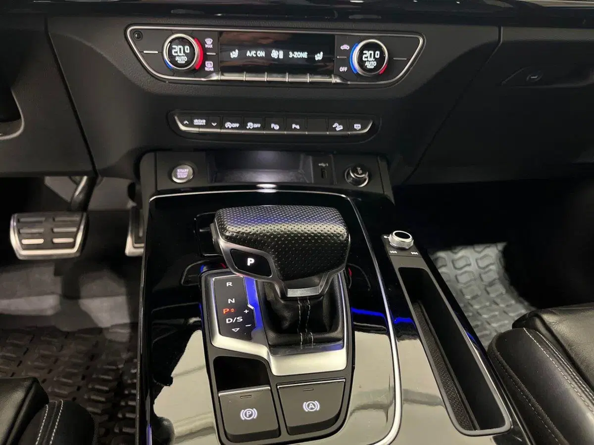 Audi Q4 Sportback usata a Napoli (15)