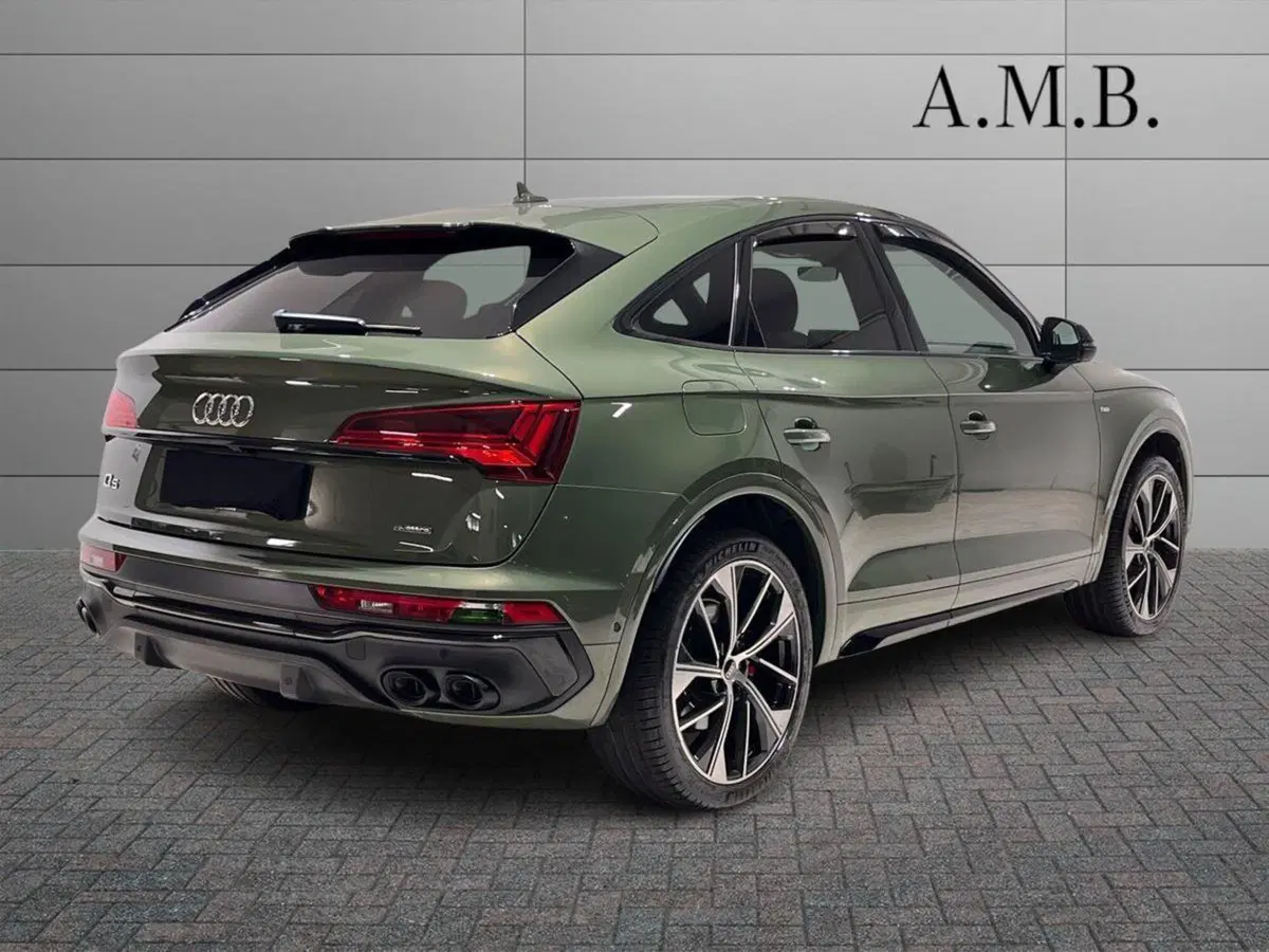 Audi Q4 Sportback usata a Napoli (2)