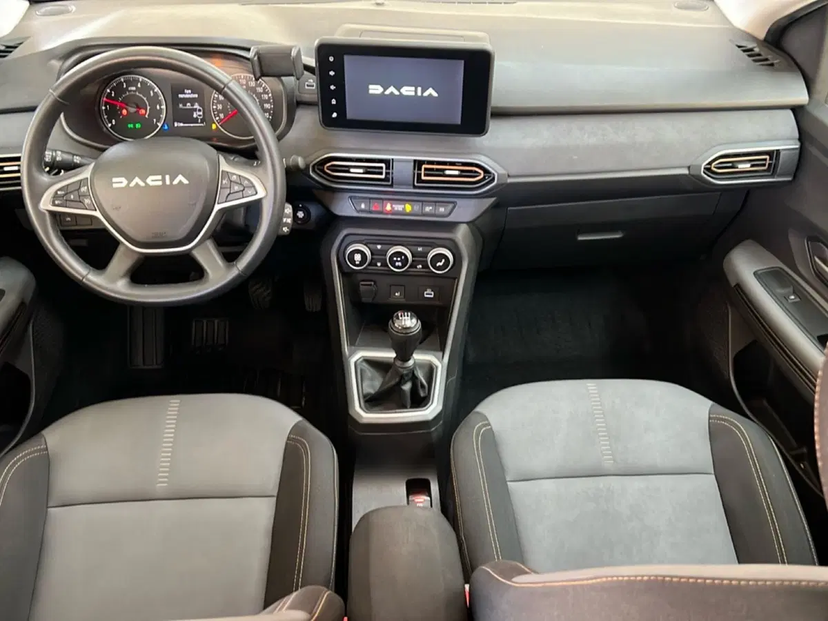 Dacia Jogger usata a Roma (11)