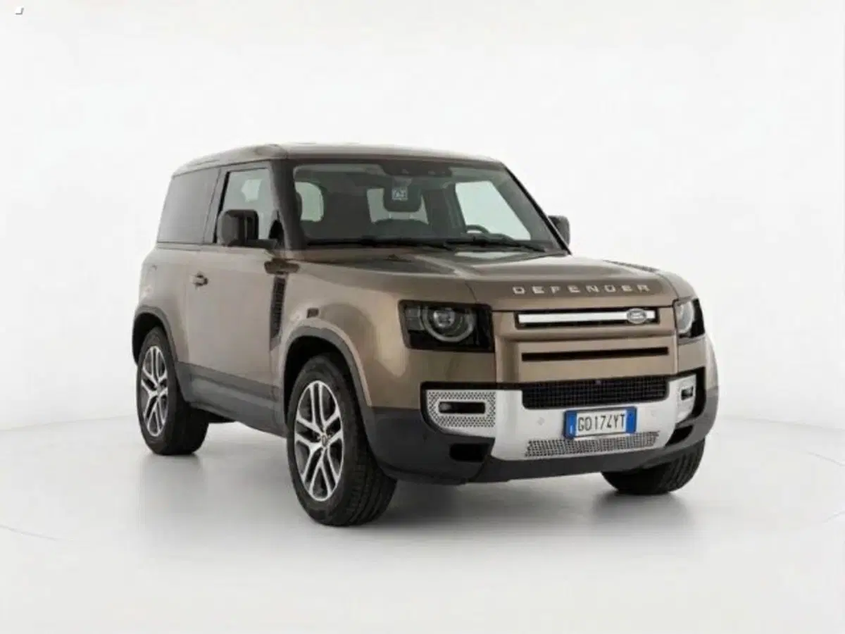 Land Rover Defender nuova a Lucca