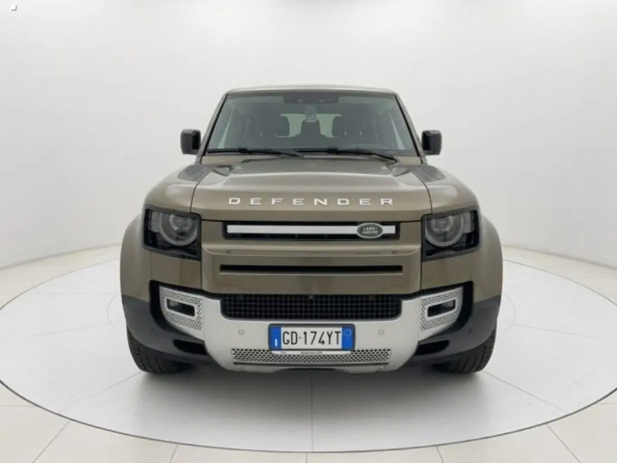Land Rover Defender nuova a Lucca (2)
