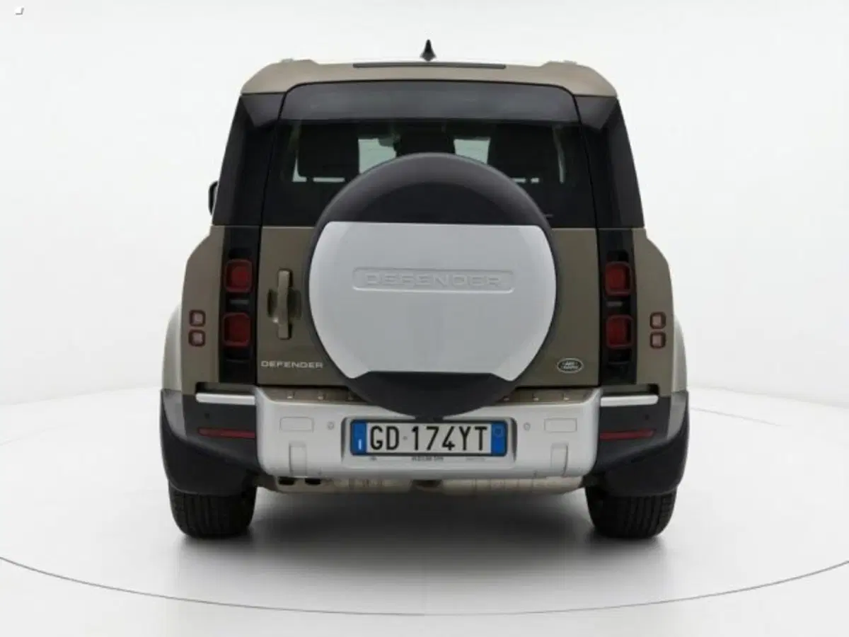 Land Rover Defender nuova a Lucca (4)