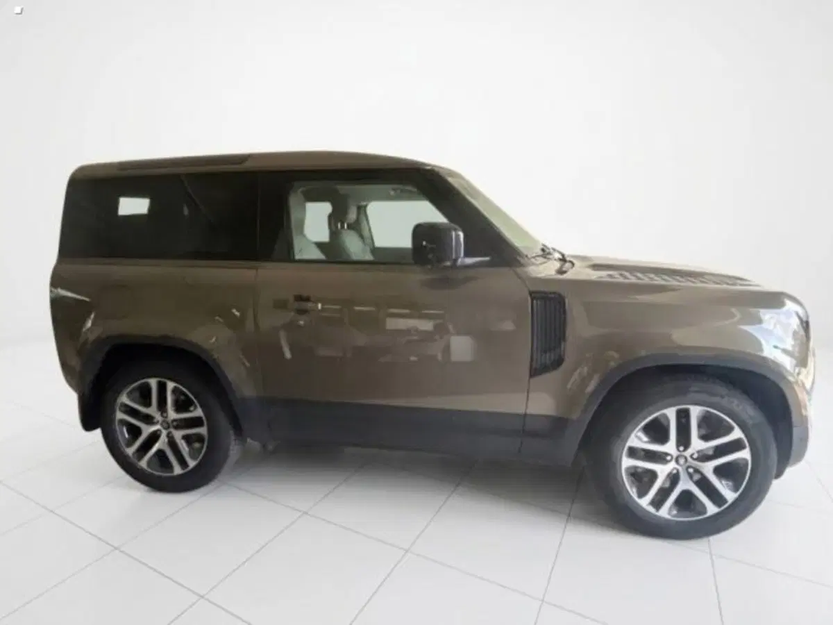 Land Rover Defender nuova a Lucca (6)