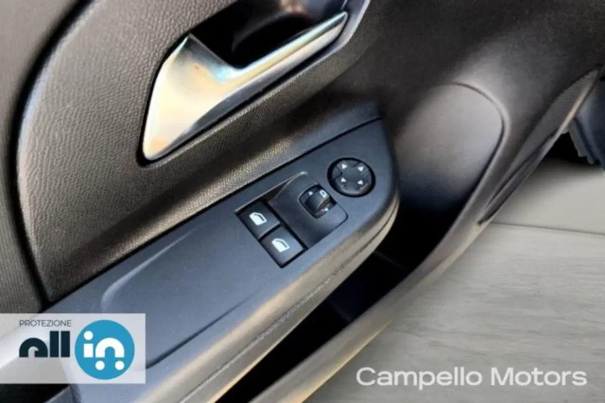 Opel Corsa usata a Venezia (15)