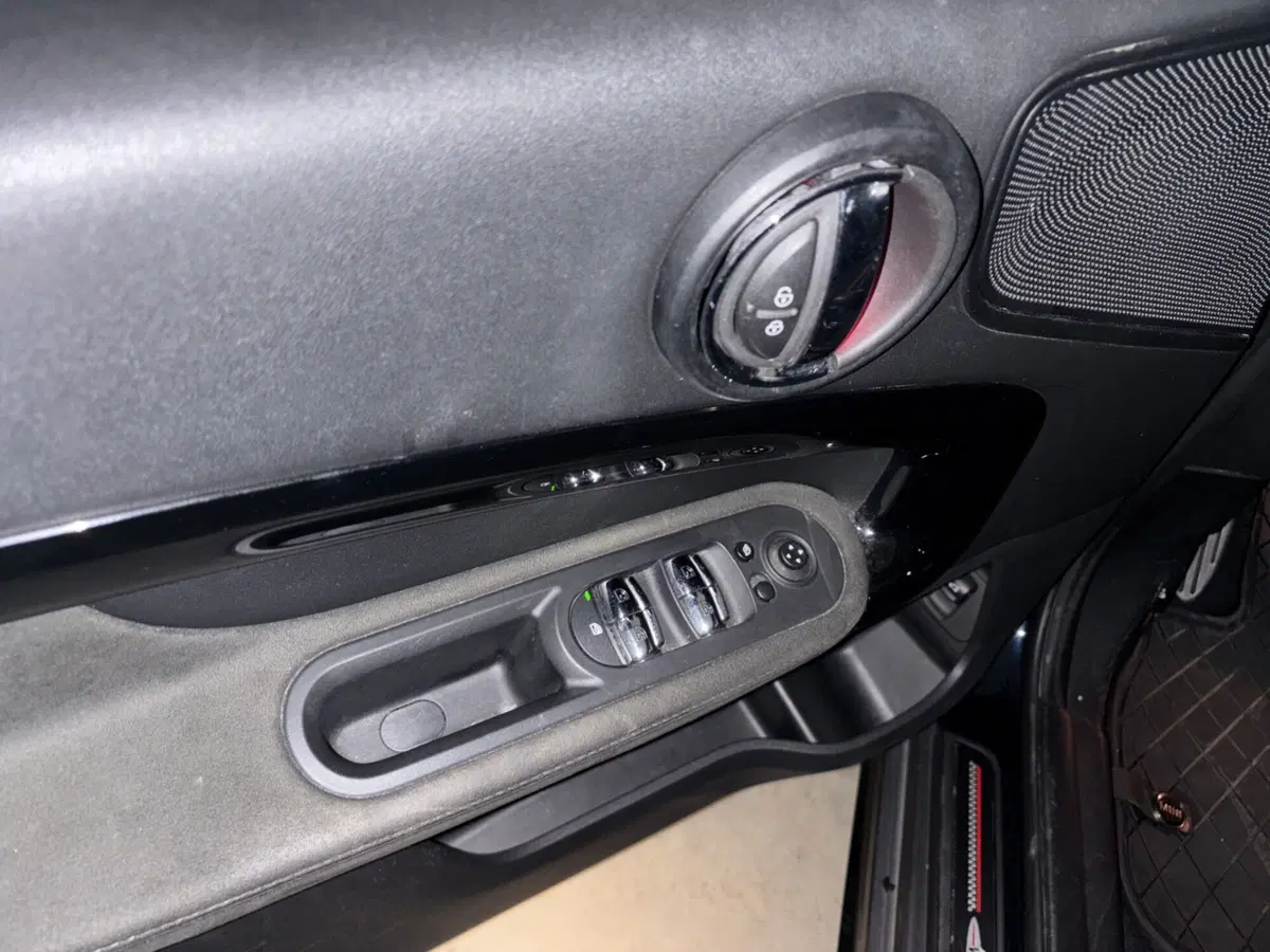 MINI Mini Countryman usata a Genova (12)