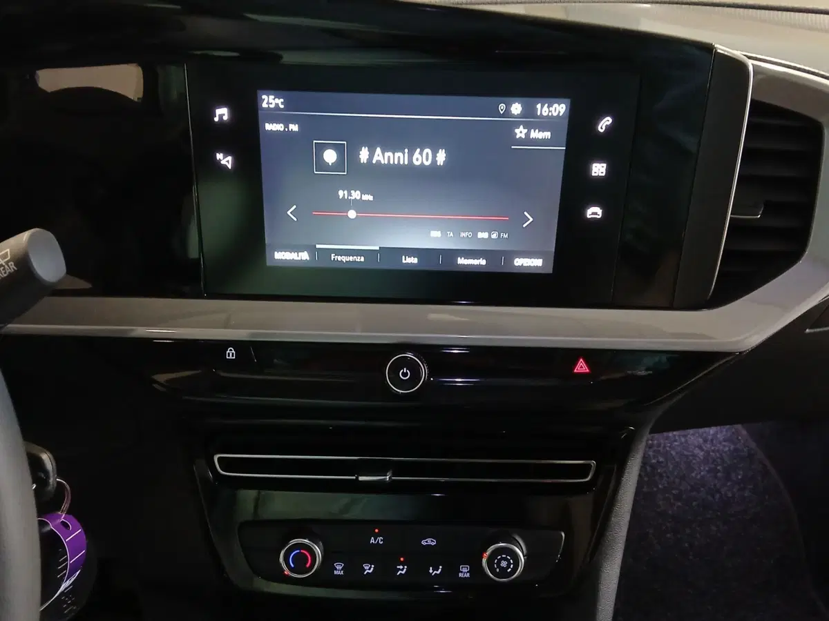 Opel Mokka usata a Genova (12)