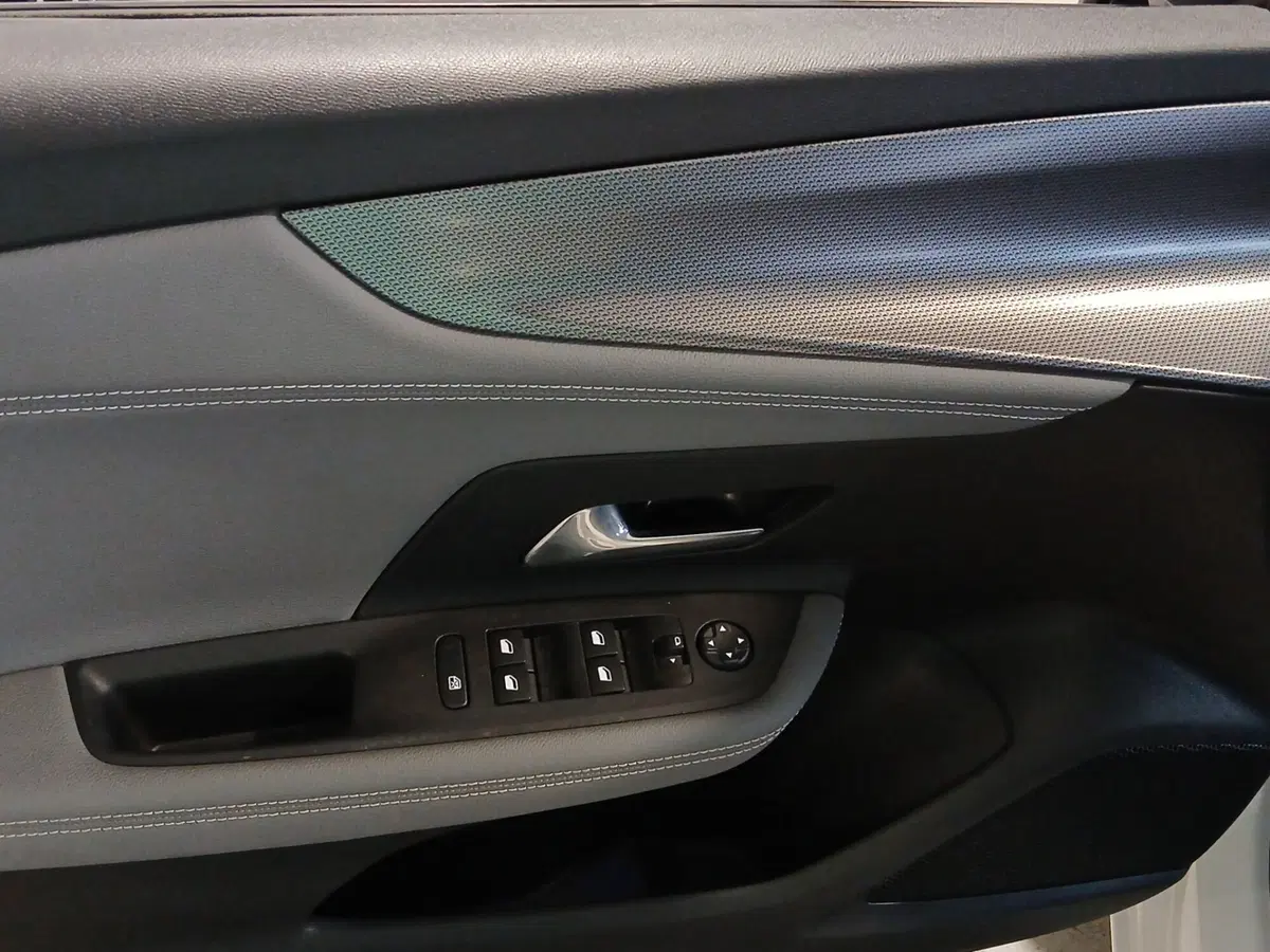 Opel Mokka usata a Genova (9)
