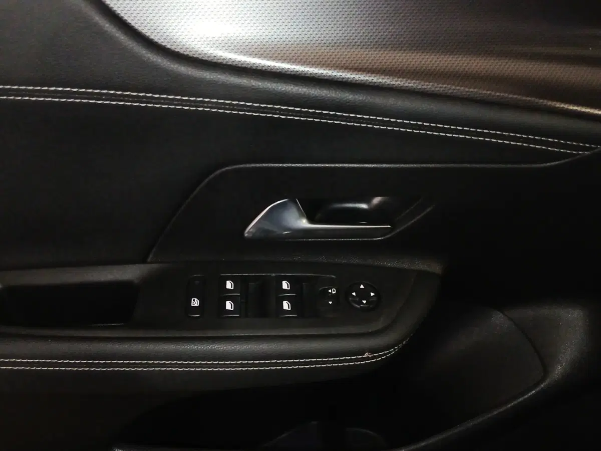 Opel Mokka usata a Genova (12)