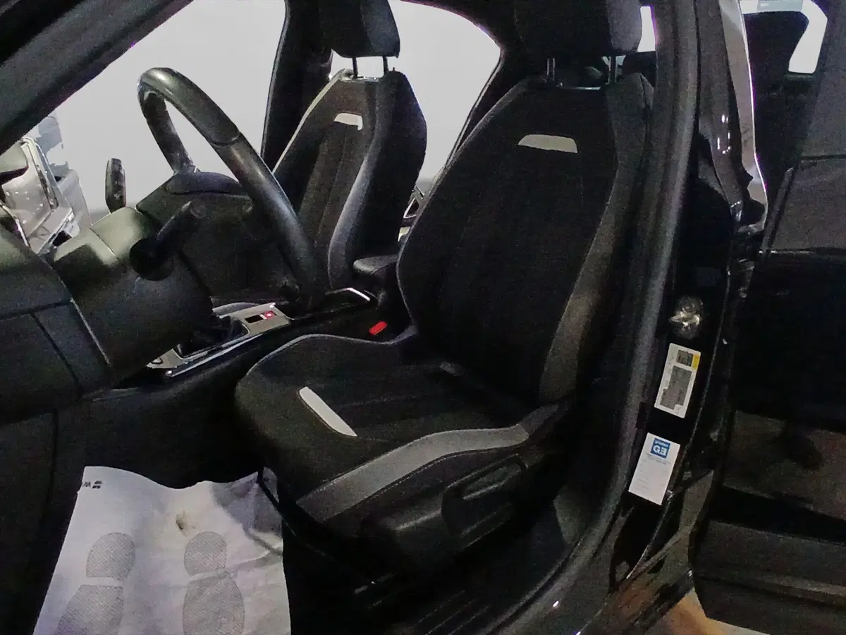 Opel Mokka usata a Genova (9)
