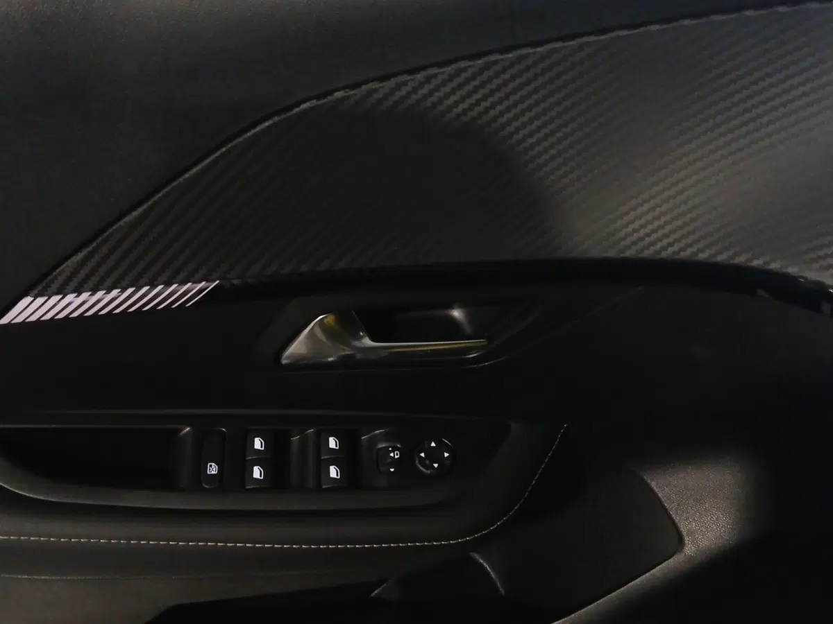 Peugeot 208 nuova a Genova (12)