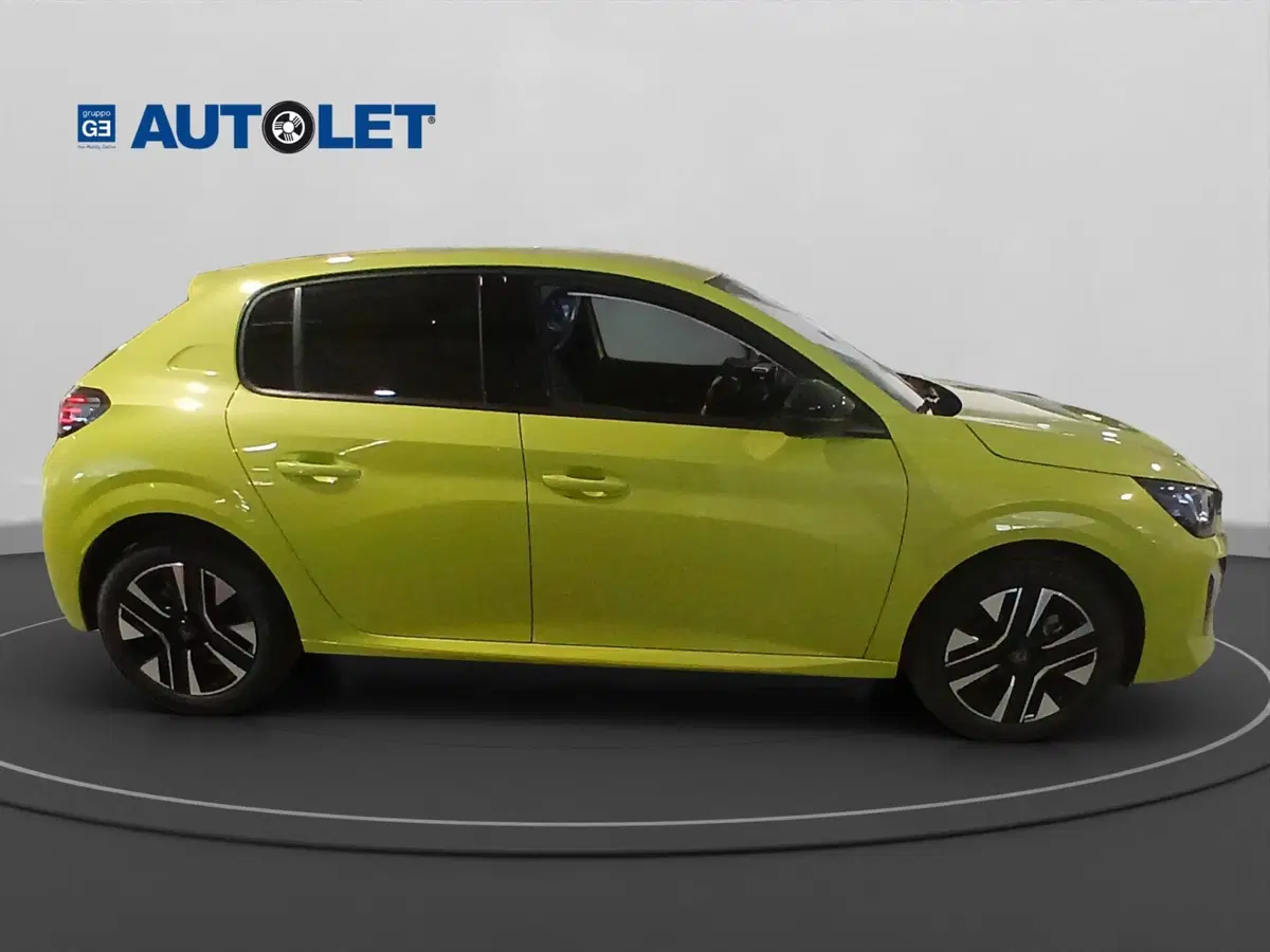 Peugeot 208 nuova a Genova (4)